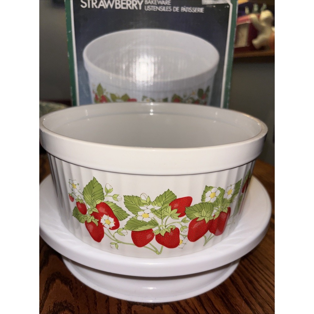 Action Stoneware Casserole/souffle Dish Round 8" Across Strawberry (B-8)